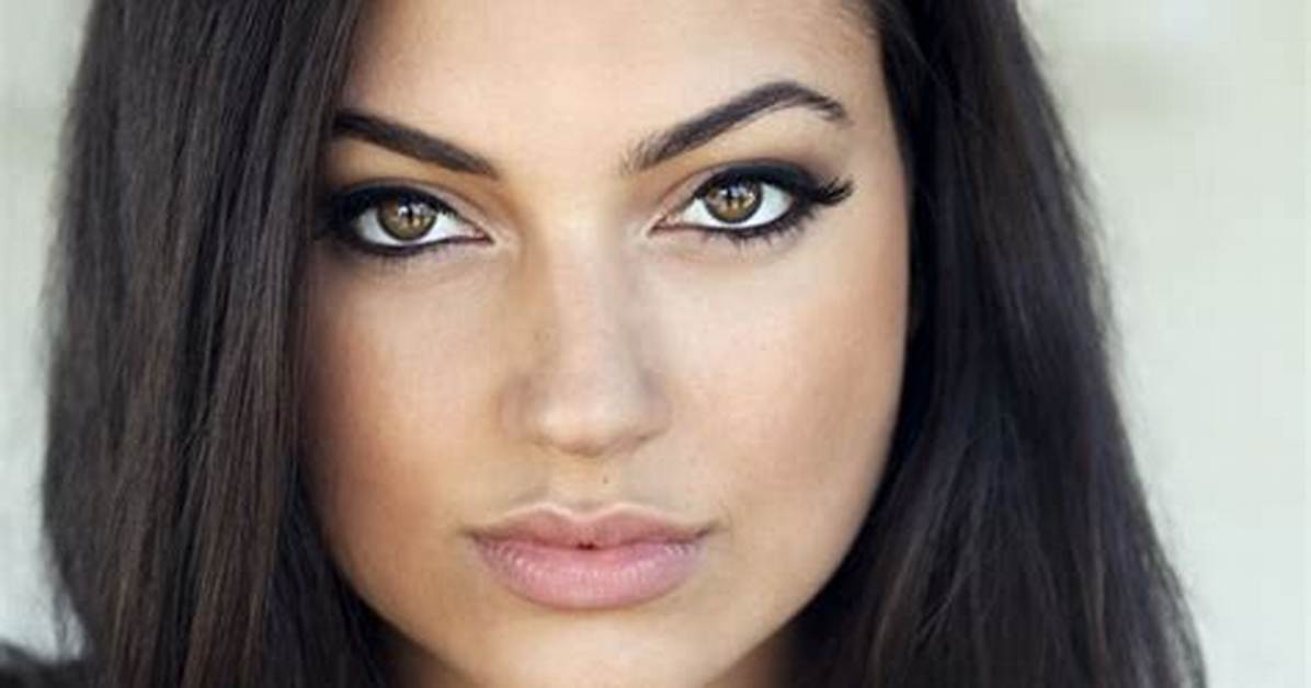 Inanna Sarkis — Pics