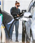 Isla Fisher: Husband, Net Worth, Tattoos, Smoking & Body Measurements
