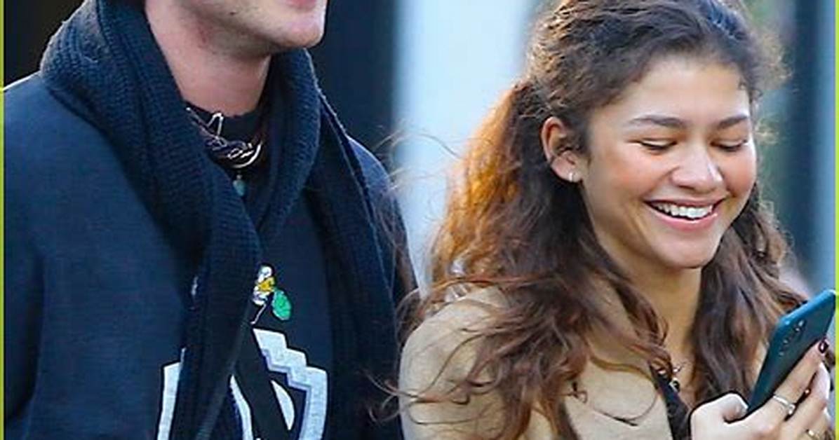 Jacob Elordi Kisses Zendaya on Head & Sets off Dating Rumors: Photos – Hollywood Life