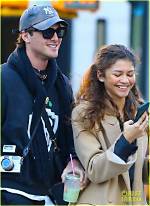 Jacob Elordi Kisses Zendaya on Head & Sets off Dating Rumors: Photos – Hollywood Life