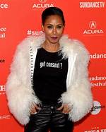 Jada Pinkett Smith ‘Passed Out’ in ‘Nutty Professor’ Trailer, Was High – Hollywood Life