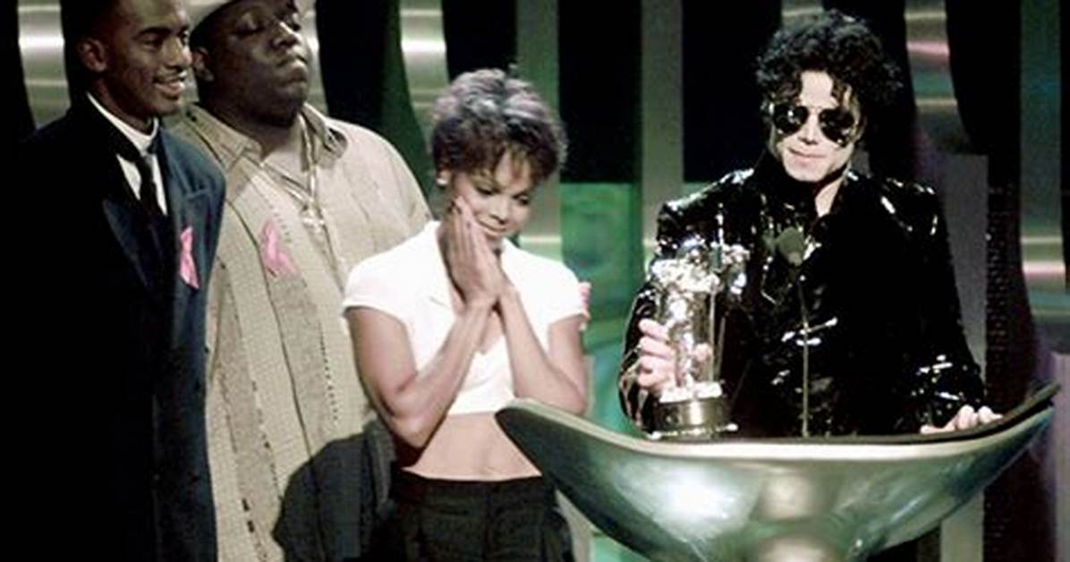 Janet Jackson Defends Brother Michael – Hollywood Life