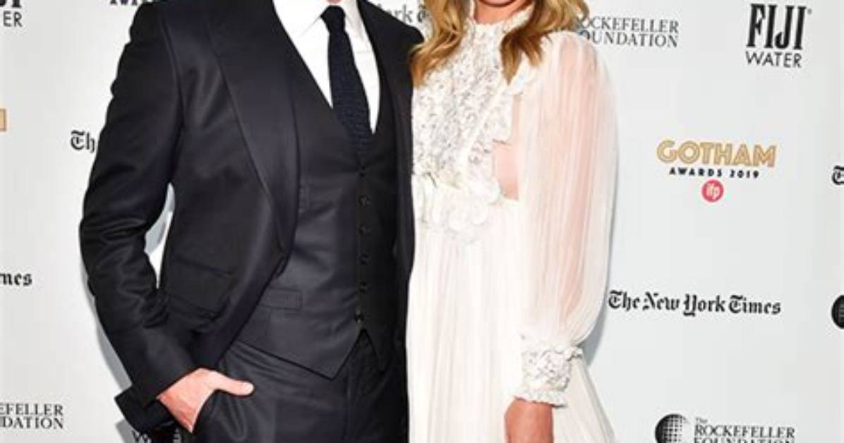 Jason Sudeikis & Keeley Hazell Pose Separately at ‘Ted Lasso’ Premiere – Hollywood Life