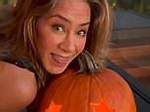 Jennifer Aniston Carves a Pumpkin with Sandra Bullock: Video – Hollywood Life