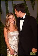 Jennifer Aniston Comments on John Mayer’s Instagram & Fans Freak out – Hollywood Life