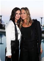 Jennifer Aniston & Courteney Cox Fighting: Will It Stop ‘Friends’ Reunion? — Report