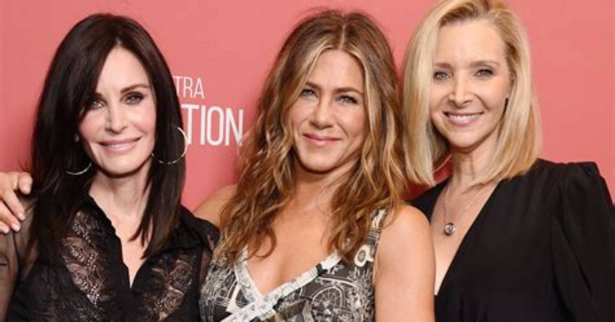 Jennifer Aniston Has Mini ‘Friends’ Reunion with Mae Whitman: Video – Hollywood Life