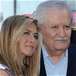 Jennifer Aniston Pays Tribute to Father John at Daytime Emmys: Watch – Hollywood Life