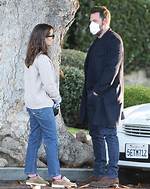 Jennifer Garner & Ben Affleck Share Friendly Hug & Laugh Inside Car – Hollywood Life
