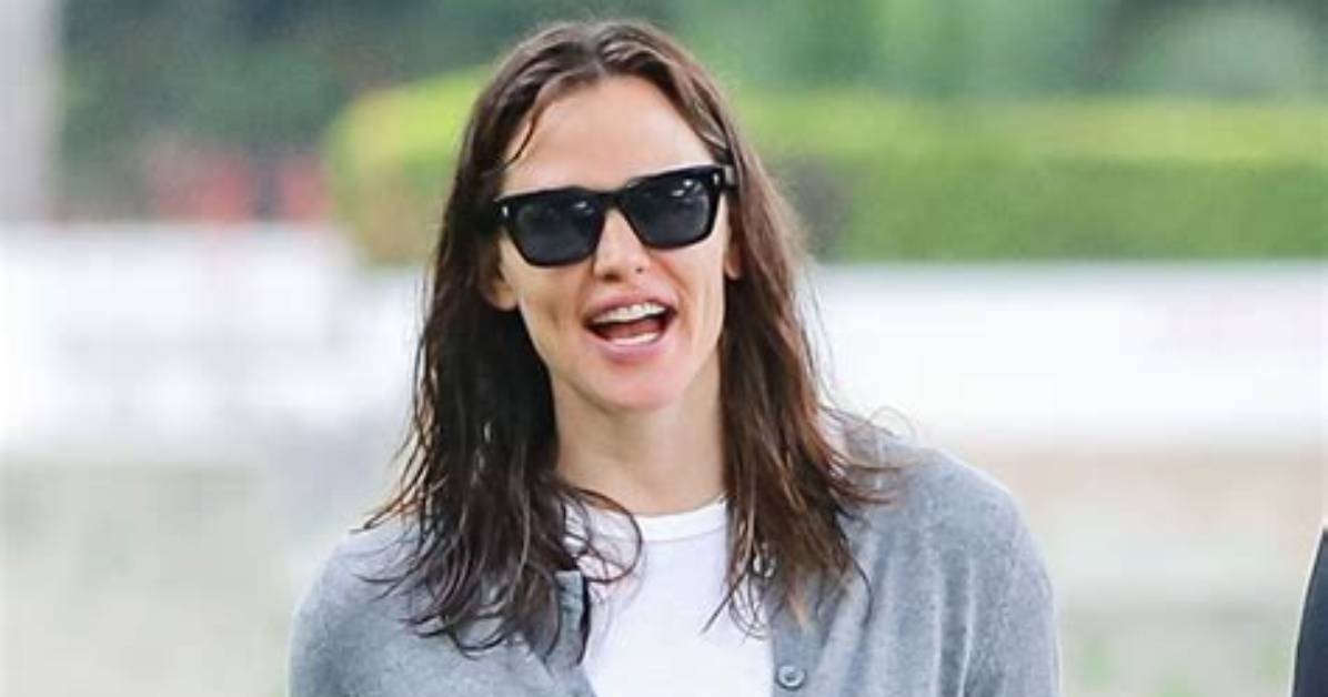 Jennifer Garner Has a ‘Backyard Campout’ with Her & Ben Affleck’s Kids – Pic