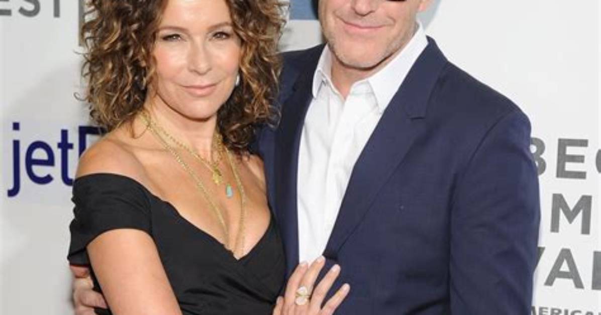 Jennifer Grey: Husband, Net Worth, Tattoos, Smoking & Body Measurements