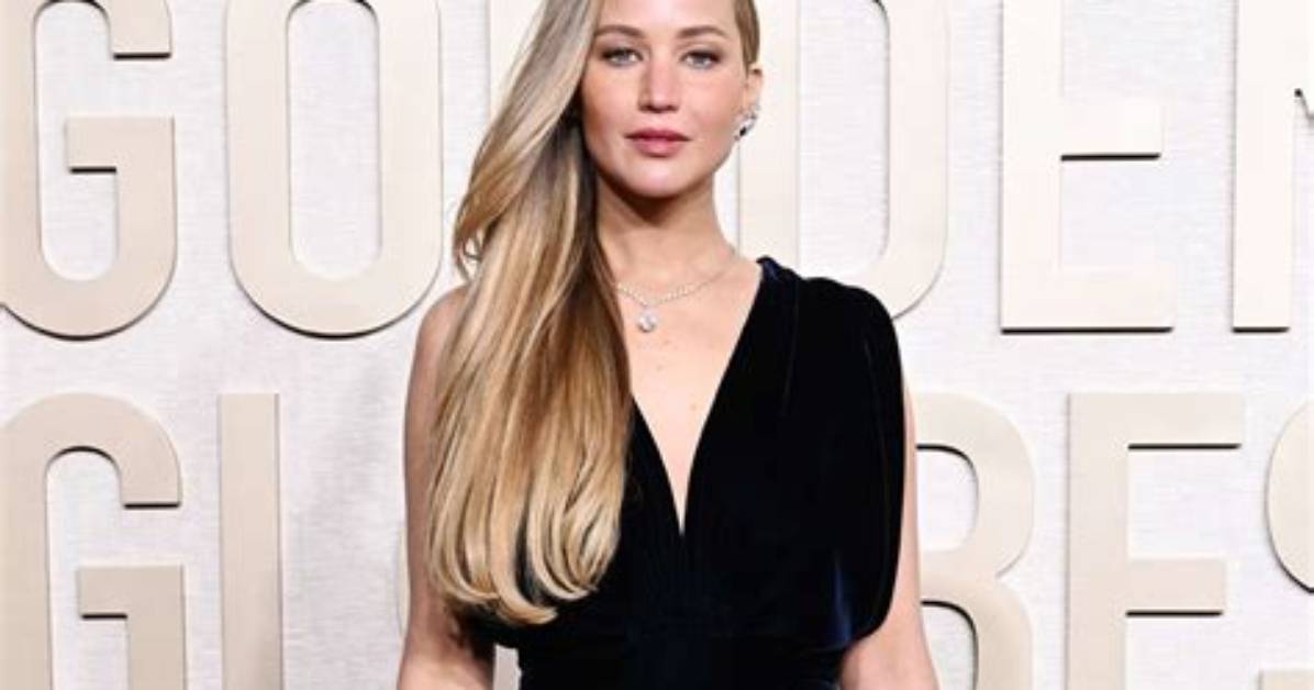 Jennifer Lawrence’s Huge Cleavage Spills out of Tight Dress as She Flaunts Diamond Ring