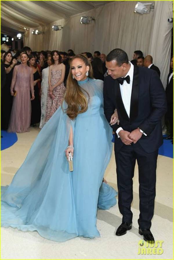 Jennifer Lopez & Alex Rodriguez at Met Gala 2019 – Matching Looks – Hollywood Life