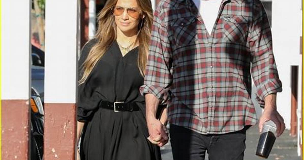 Jennifer Lopez & Ben Affleck Hold Hands on Beach Stroll with Pal Matt Damon — Photos