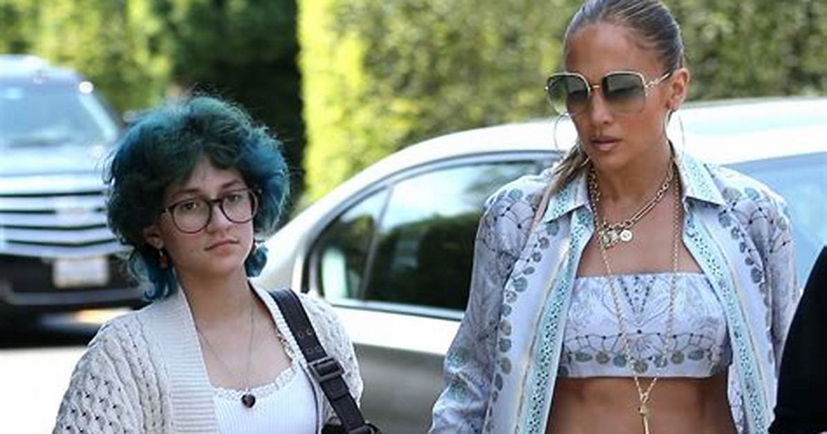 Jennifer Lopez & Daughter Emme, 13, Spotted Christmas Shopping in Beverly Hills — Photo