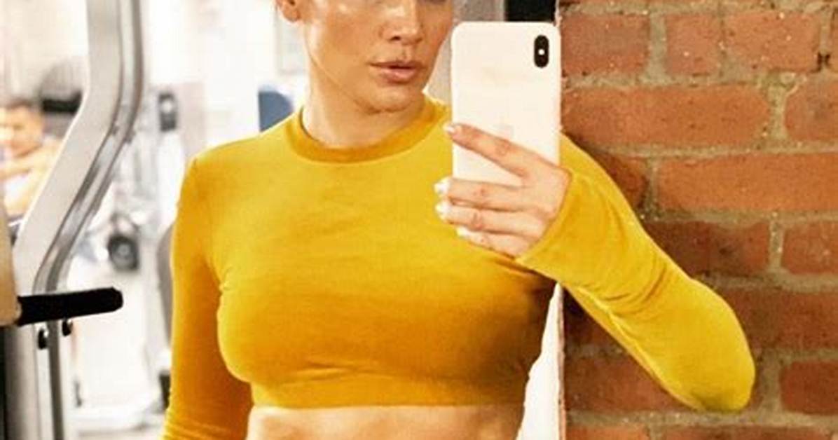 Jennifer Lopez’s 13 Sexiest Workout Clothes That Will Inspire You to Hit the Gym – Pics
