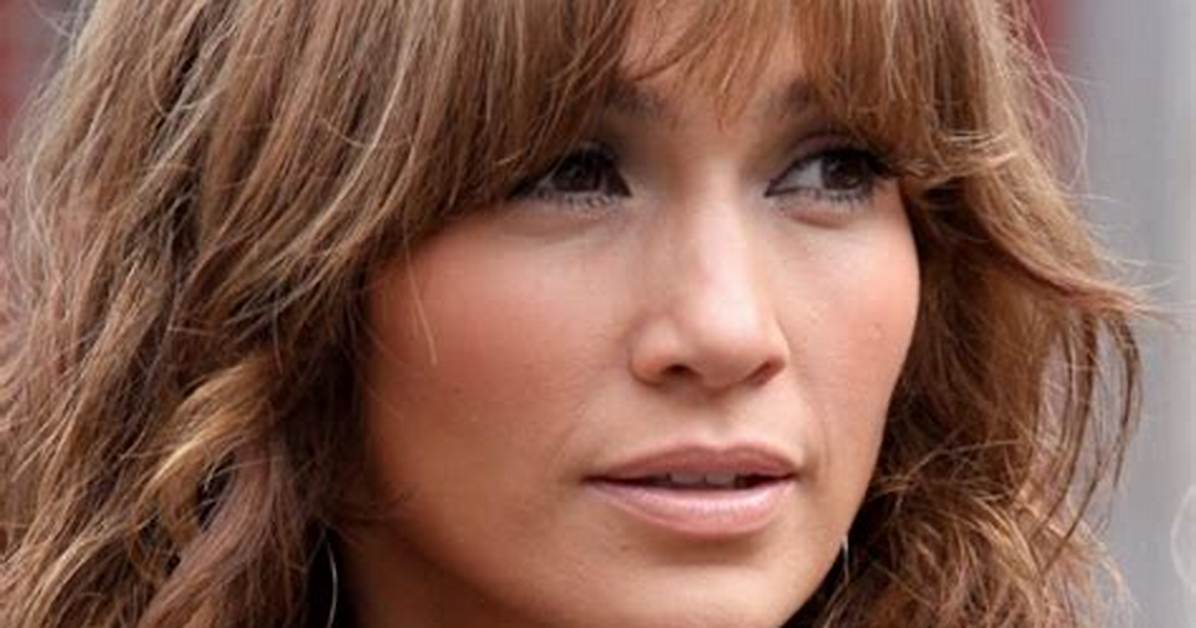 Jennifer Lopez Shows off Bangs & Links Arm with Alex Rodriguez for Romantic Date Night — Pics