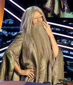 Jenny Mccarthy Unrecognizable as Dumbledore on ‘The Masked Singer’ – Hollywood Life