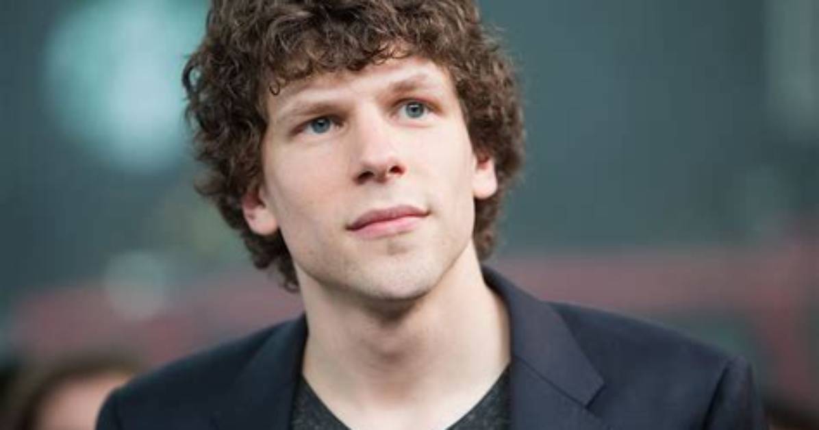 Jesse Eisenberg- Bio, Net Worth, Height, Girlfriend, Career