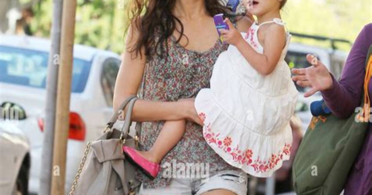 Jessica Alba’s Daughter Honor, 13, Looks So Grown up on First Day of 8Th Grade — Photos