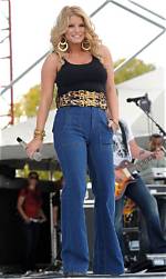 Jessica Simpson Stuns in Tank Top & Jeans After 100 Lb. Weight Loss – Hollywood Life