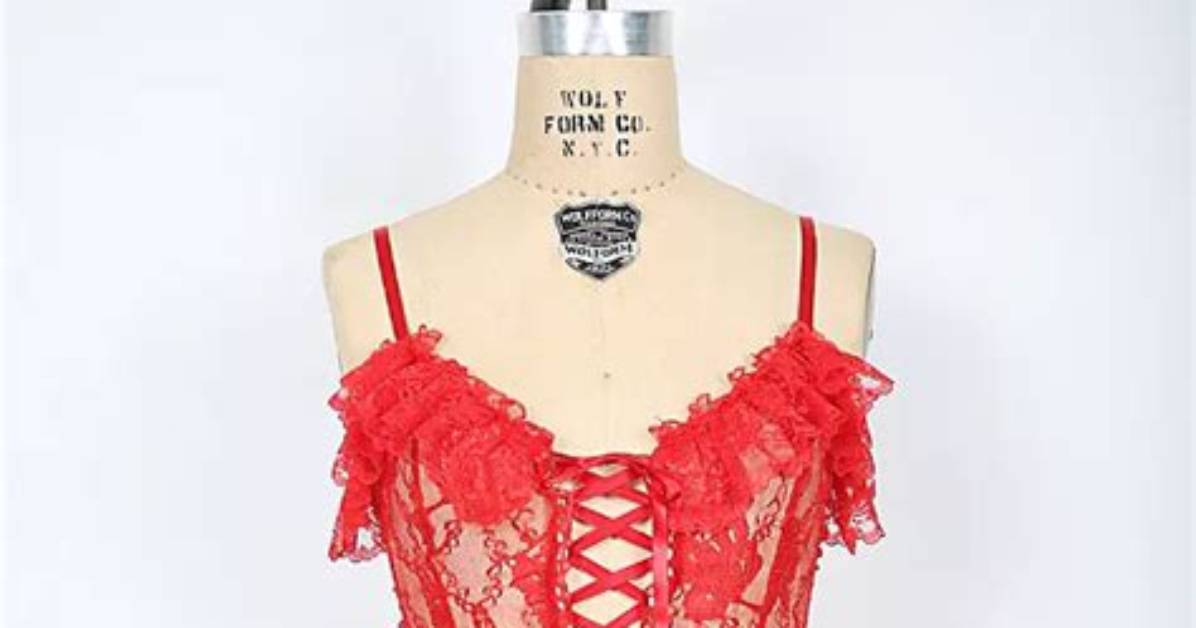 Jewel, 46, Proudly Rocks Vintage Lingerie in New Selfie: ‘Flaunt It’ When You ‘Feel Good’
