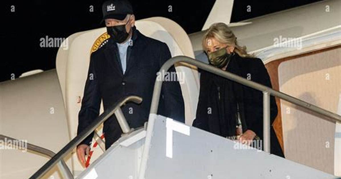 Joe & Jill Biden Arrive in Nantucket for Thanksgiving Holding Hands – Hollywood Life
