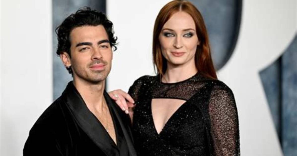 Joe Jonas & Sophie Turner Twin in Matching Denim Outfits While Enjoying the La Sun — Pic