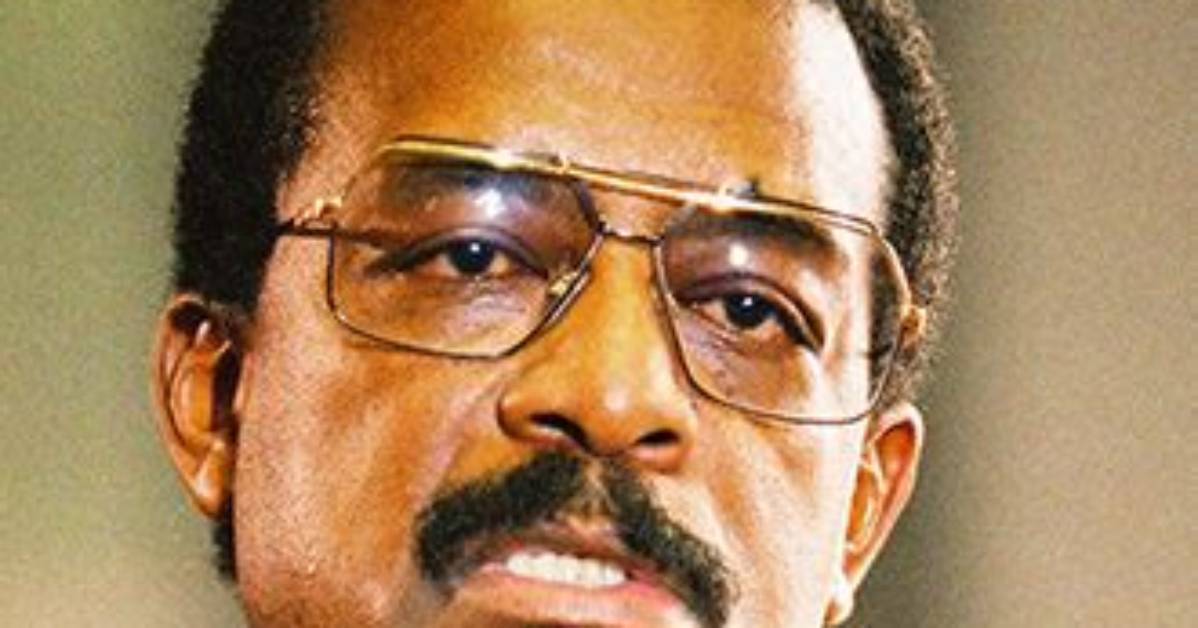 Johnnie Cochran Celebrity Profile – Hollywood Life