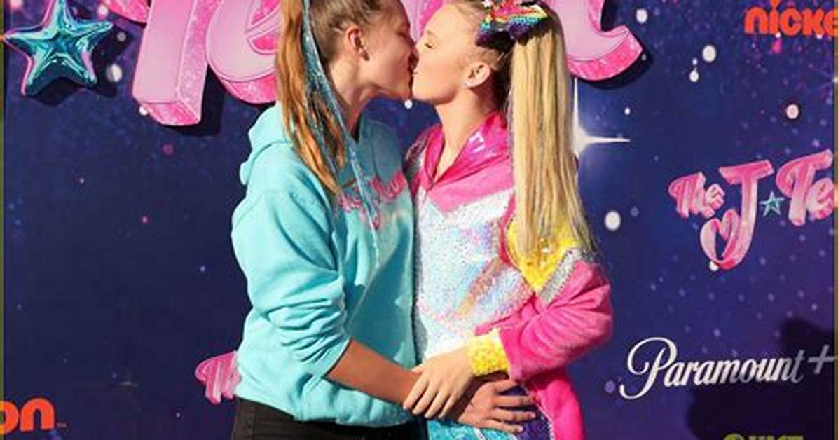 Jojo Siwa Kisses Gf Kylie Prew as She Heads into ‘Dwts’ Practice – Hollywood Life