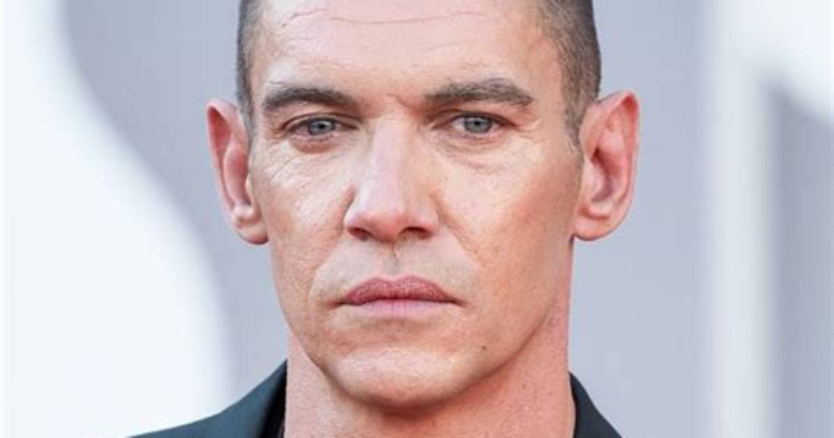 Jonathan Rhys Meyers ·