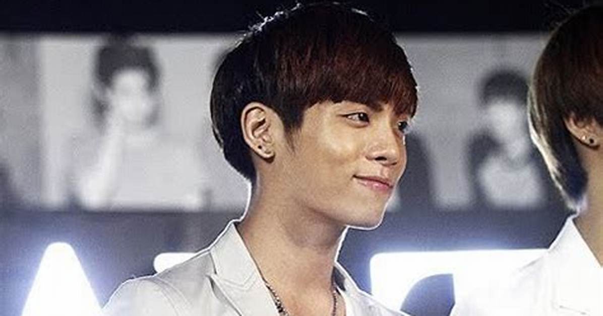 Jonghyun Reportedly Sent Sister Troubling Note Before Suicide: ‘It’s Been Too Hard’