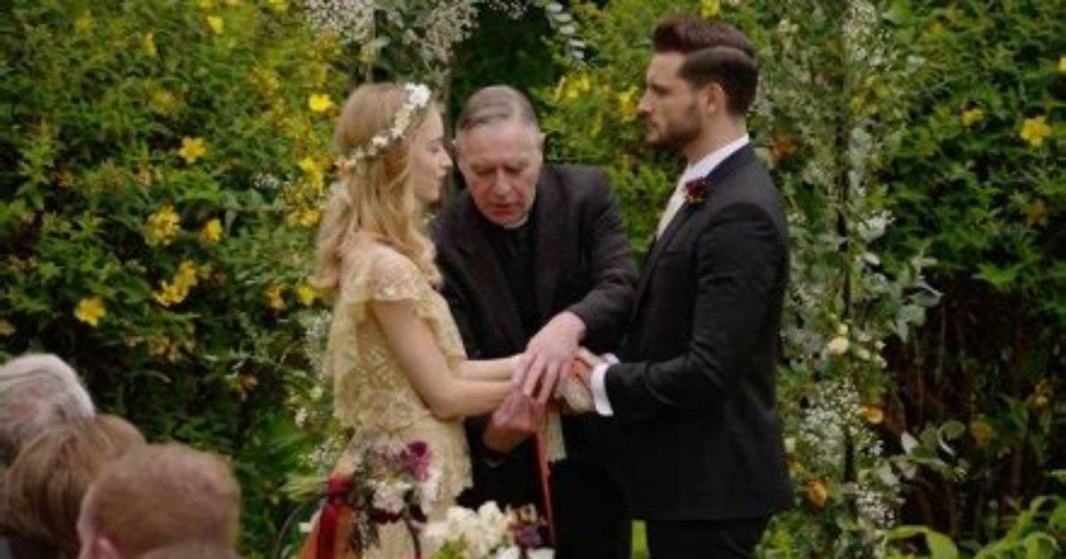 Josh Gets Married After Kissing Liza — Finale Recap – Hollywood Life