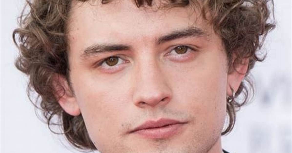 Josh Whitehouse Talks Playing Sir Cole – Hollywood Life