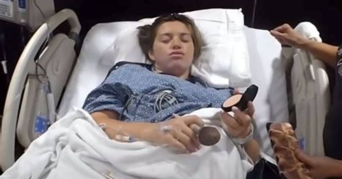 Joy-Anna Duggar Puts on Makeup While in Labor with Daughter Evelyn Mae – Hollywood Life