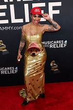 Joy Villa — Pics