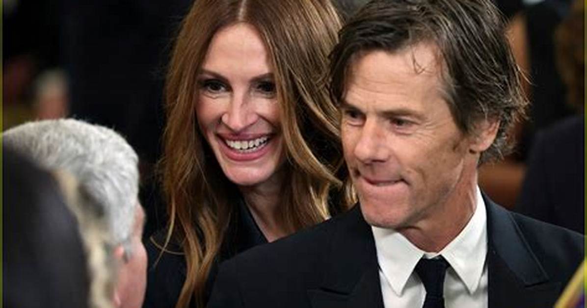 Julia Roberts & Husband Danny Moder Show Pda on Date Night in Nyc – Hollywood Life