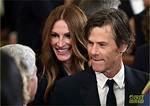 Julia Roberts & Husband Danny Moder Show Pda on Date Night in Nyc – Hollywood Life