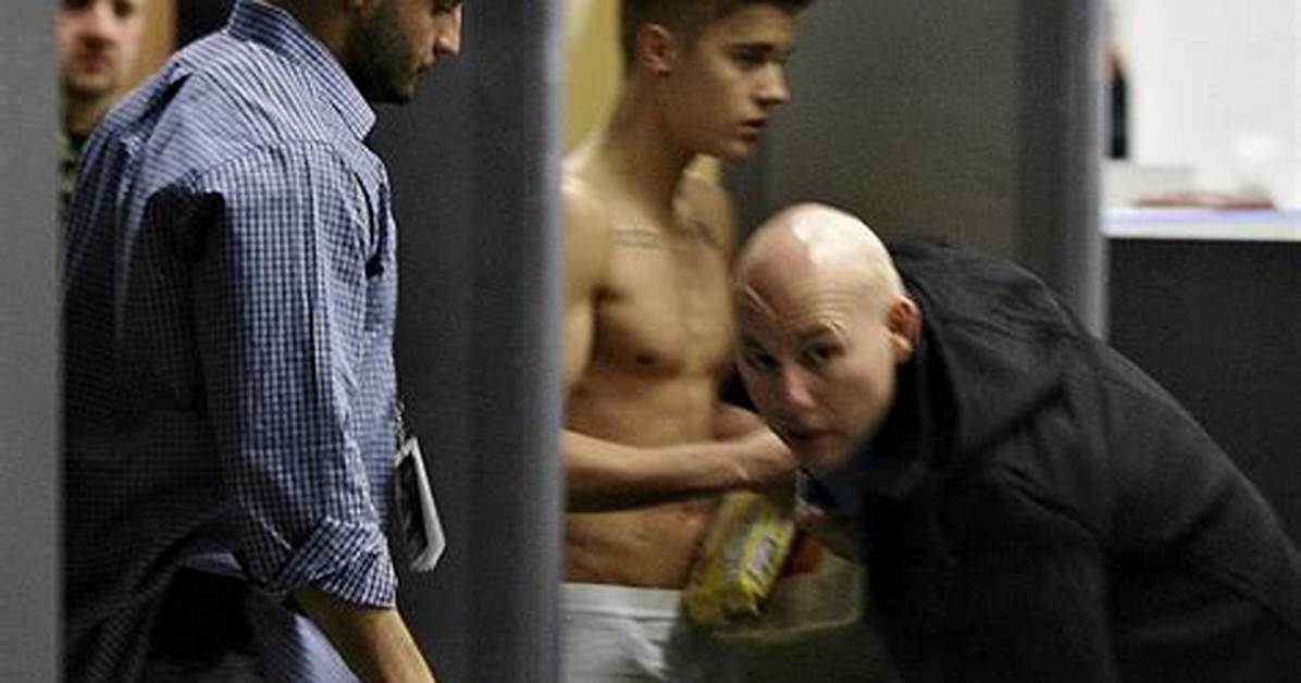 Justin Bieber Suffers Wardrobe Malfunction on the Set of His New Music Video: See Wedgie Pic