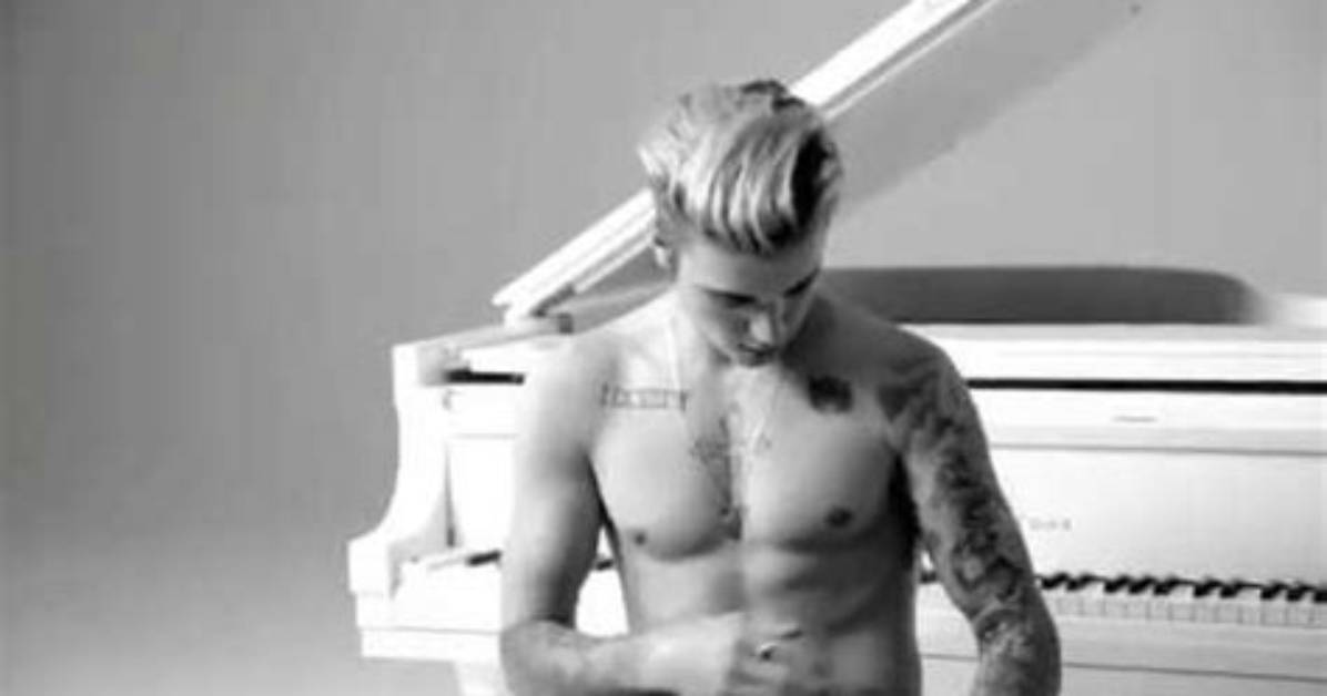 Justin Bieber ‘Was Loving Every Minute’ of Making out with Selena Gomez on Hockey Date