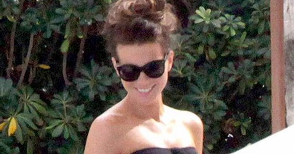 Kate Beckinsale’s Abs in Strapless Bikini – Sexy Pic – Hollywood Life