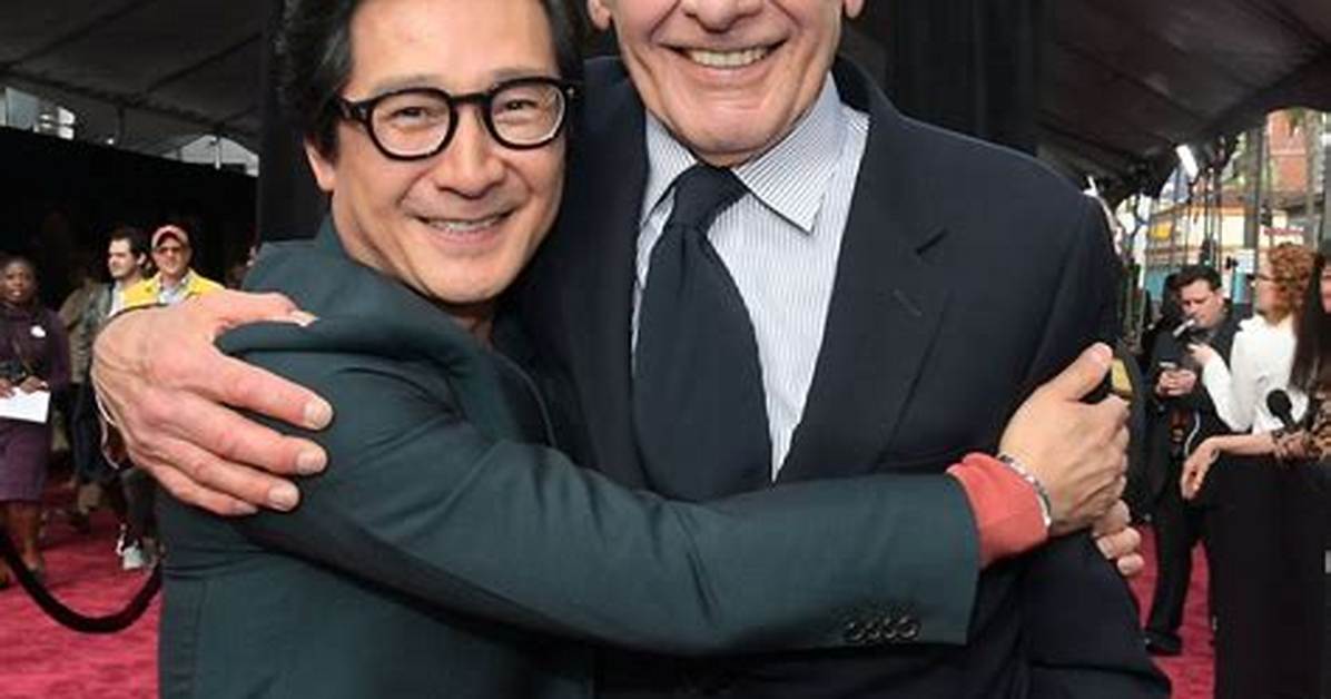 Ke Huy Quan Hugs Harrison Ford at Oscars 2023: Video – Hollywood Life