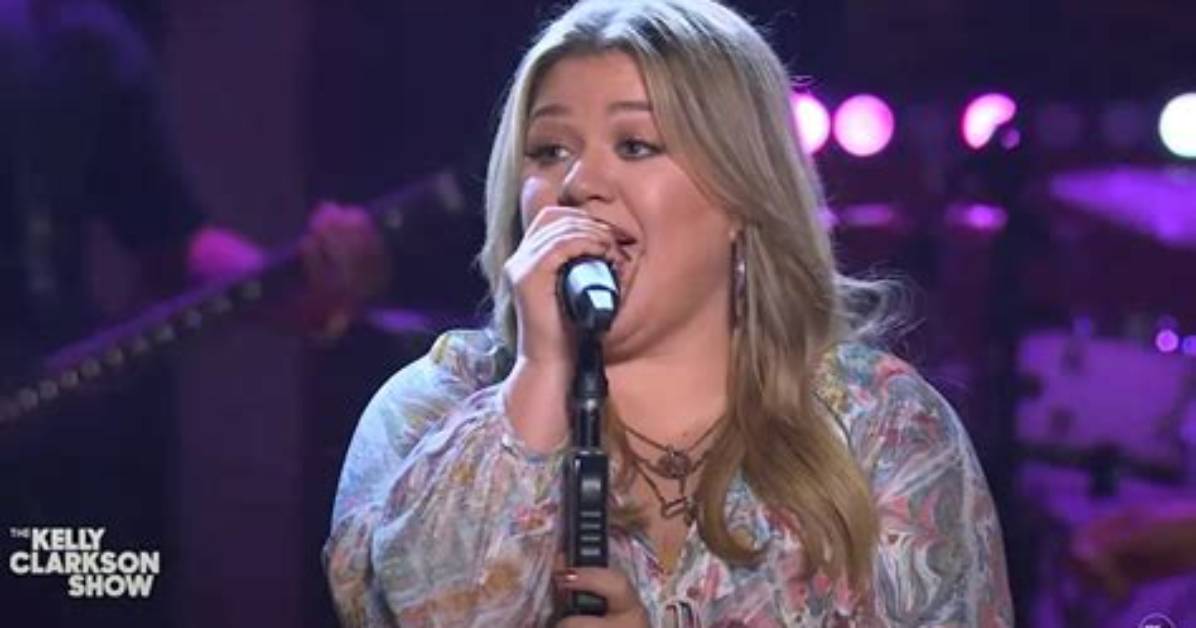 Kelly Clarkson Covers ‘Womanizer’ After Britney Spears Called Her out for Old Interview