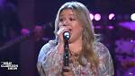 Kelly Clarkson Covers ‘Womanizer’ After Britney Spears Called Her out for Old Interview