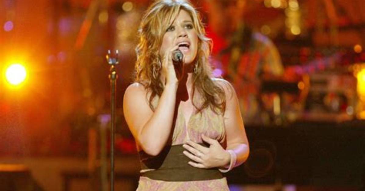 Kelly Clarkson News, Music, Photos and Videos – Hollywood Life