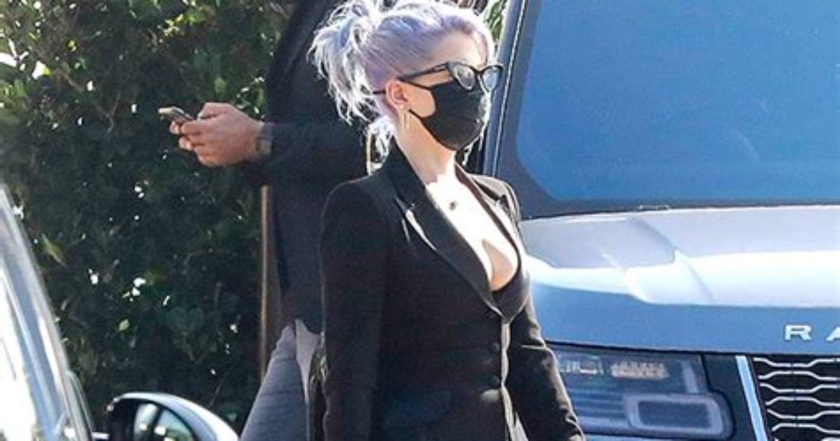 Kelly Osbourne Stuns in Sleek Blazer & Pants After Dropping 85 Lbs. — New Pic