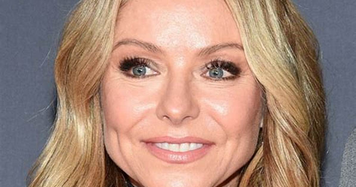 Kelly Ripa Now Covers Gray Roots with Color Spray Amid Quarantine – Hollywood Life