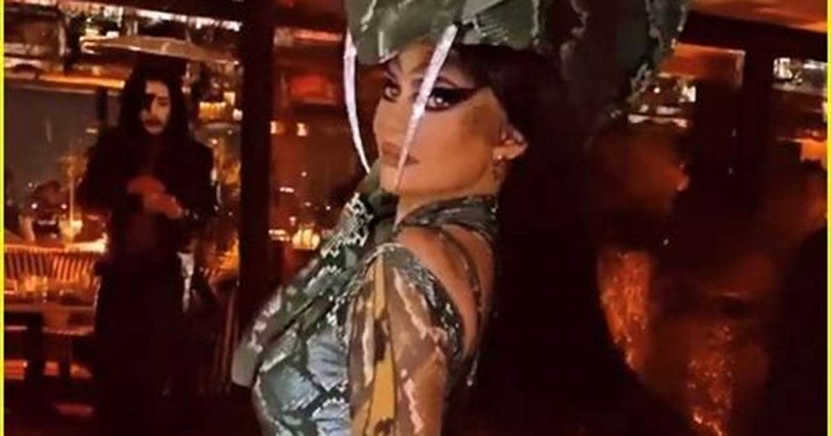 Kendall Jenner Celebrates 25Th Birthday with Halloween Party — Pics – Hollywood Life
