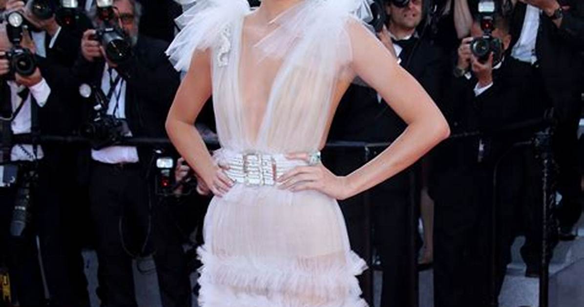 Kendall Jenner in Cannes — Pics