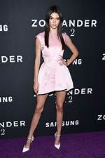 Kendall Jenner Wows in Pink Dress on Giambattista Valli Runway – Hollywood Life